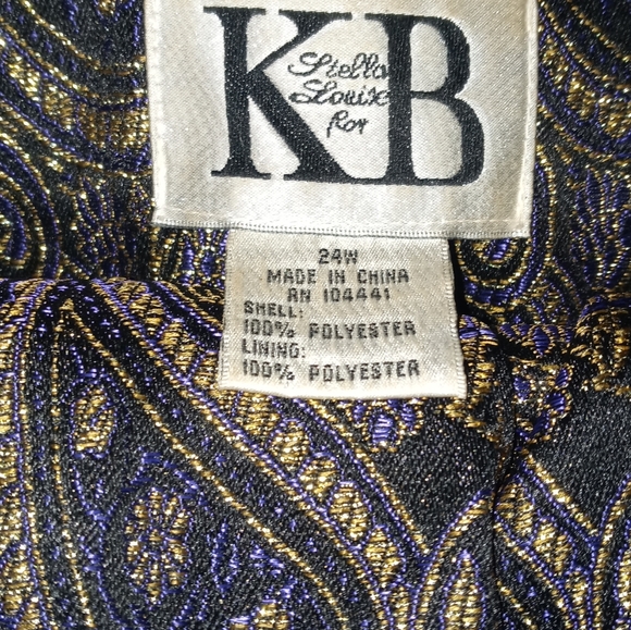 BEAUTIFUL SKIRT SUIT - Picture 4 of 10